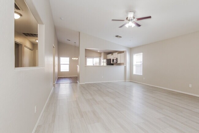 Foto del edificio - 11638 W Carol Ave