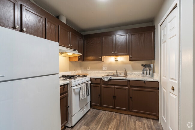 2BR, 1BA - 850SF - Kitchen - Flats of Inkster