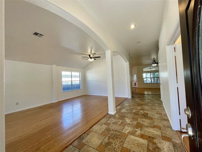 Foto del edificio - 2204 Zoa Dr