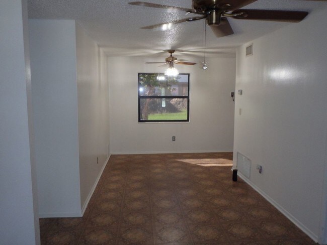 Building Photo - West Melbourne 3 BR 2 BA