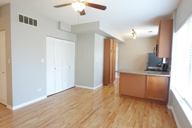 Foto del edificio - 2608 W Glenlake Ave