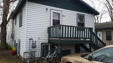 Building Photo - 1013 Dewey Ave NE