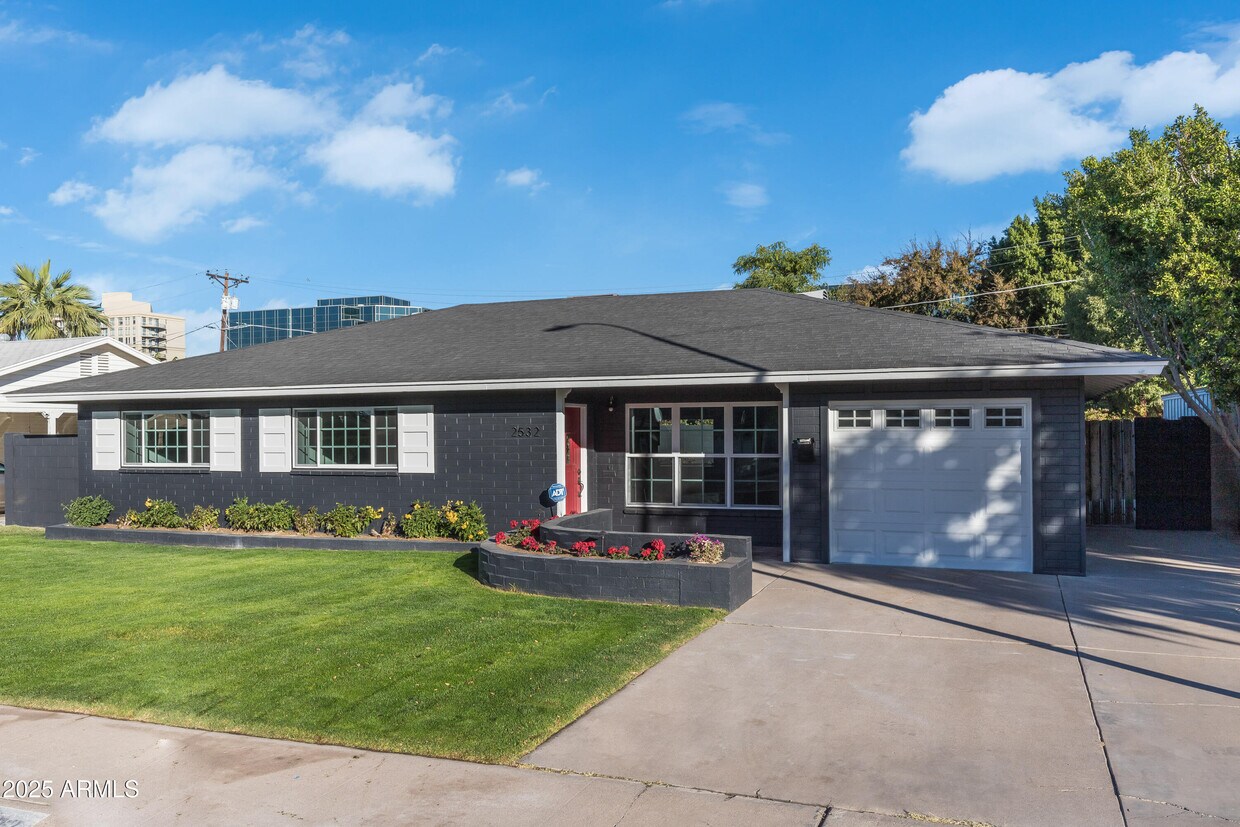 Foto principal - 2532 E Highland Ave