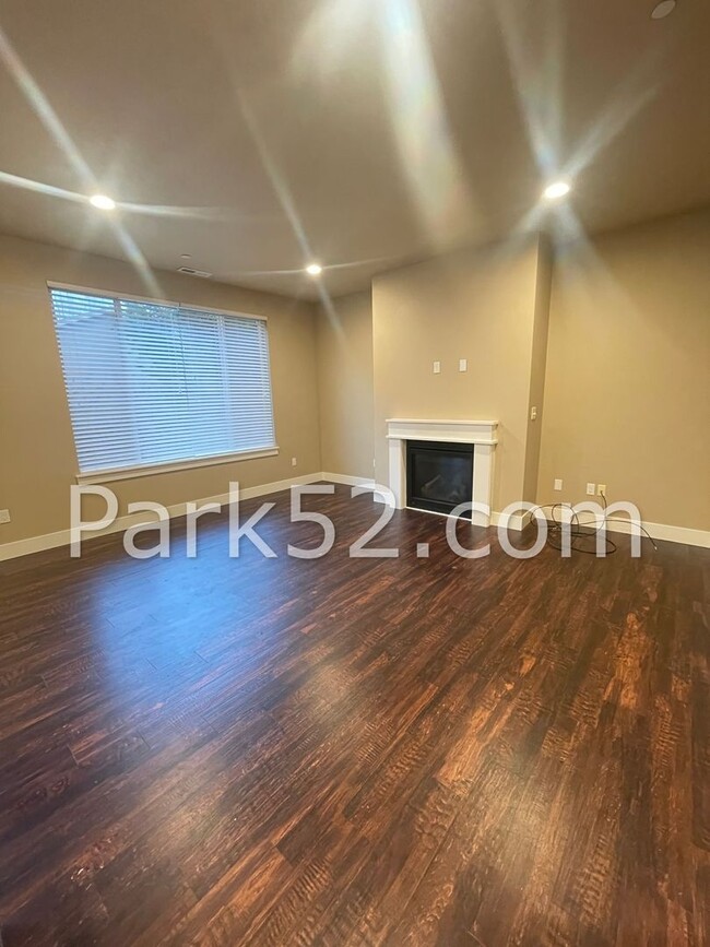 Foto del edificio - $500 Move-in Special - Spacious 4 Bedroom ...