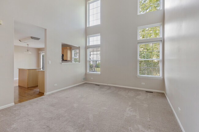Building Photo - 573 Lancaster Dr
