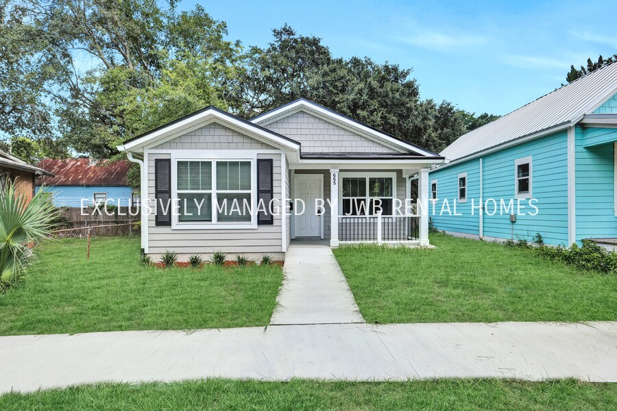 Primary Photo - 665 Bridier St