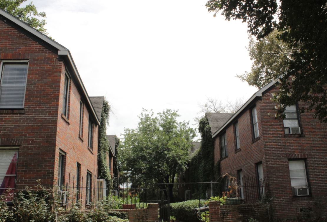 Primary Photo - Castle Court Apartments