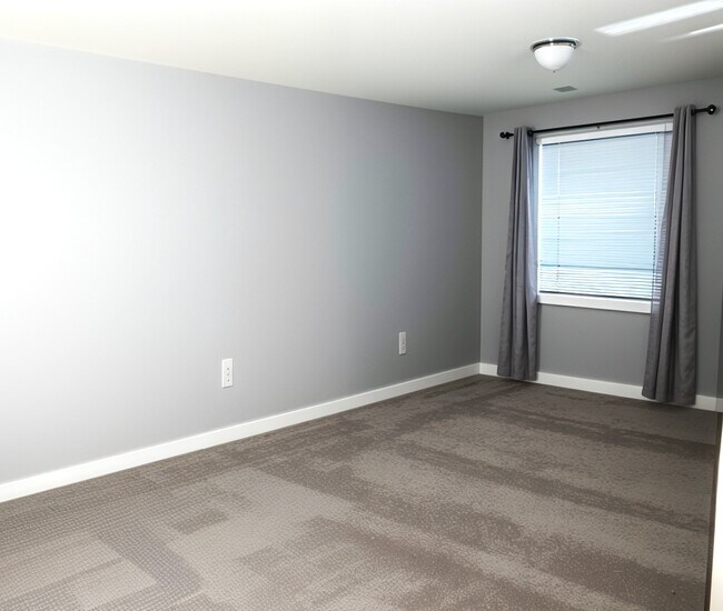 Dormitorio 1 - 1103 W Belmont St