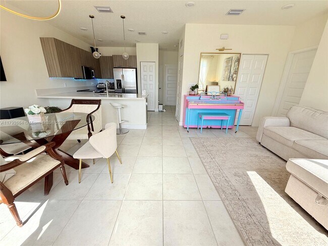 Foto del edificio - 6425 NW 103rd Pl