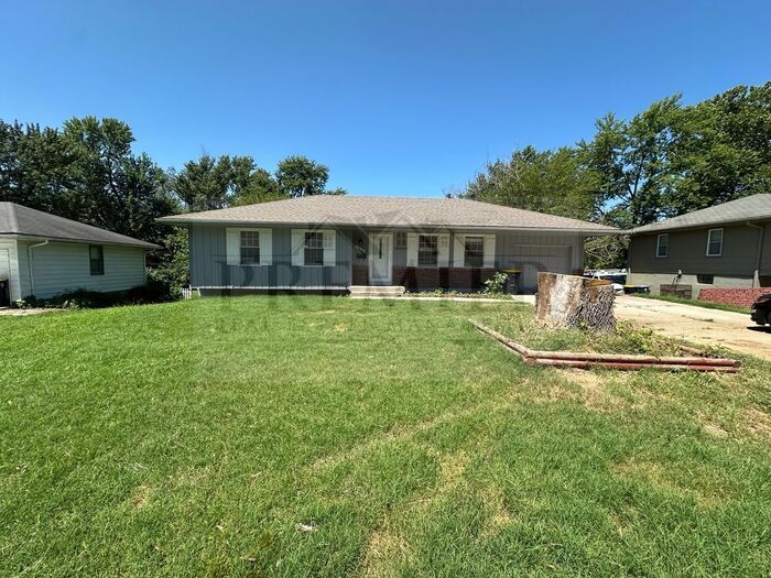 Foto principal - 4 bd/1.5 ba house Rent $1475 -11808 Smalle...