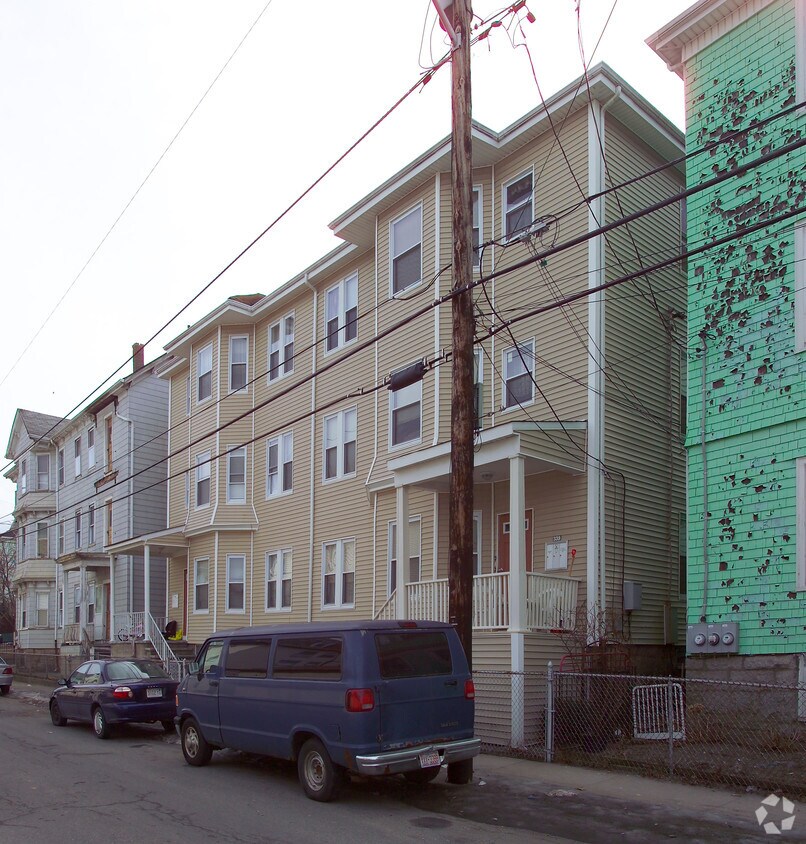Building Photo - 339-349 William St