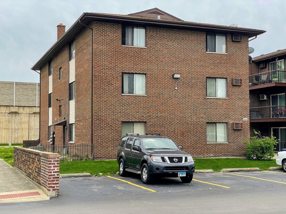 3068 Bernice Ave Unit 3S, Lansing, IL 60438 Condo for Rent in Lansing