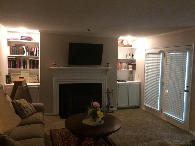 Foto del edificio - 808 Gables Dr