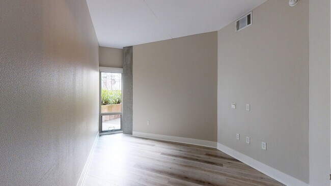 Interior Photo - Channel Mission Bay