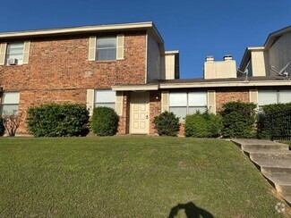 Building Photo - 2713 Hurstview Dr