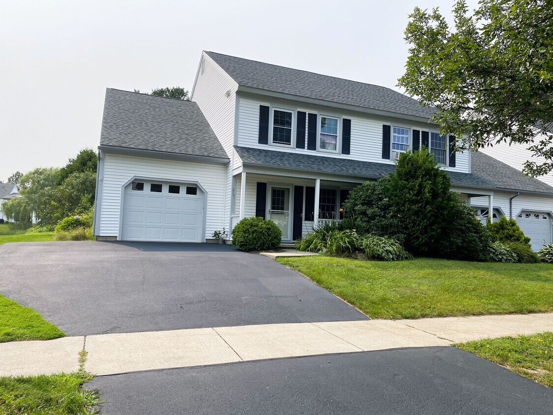 Primary Photo - 4BD/1.5BA S. Burlington Townhome