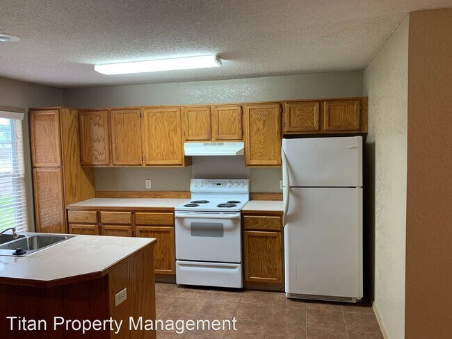 Building Photo - 3 br, 2 bath House - 808 Tee St.