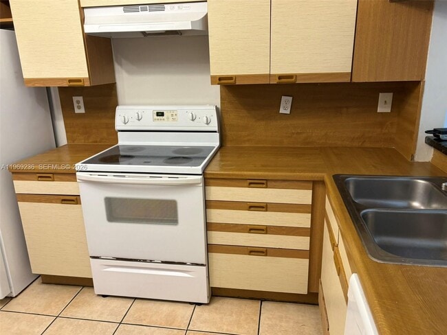 Building Photo - 9010 SW 125th Ave