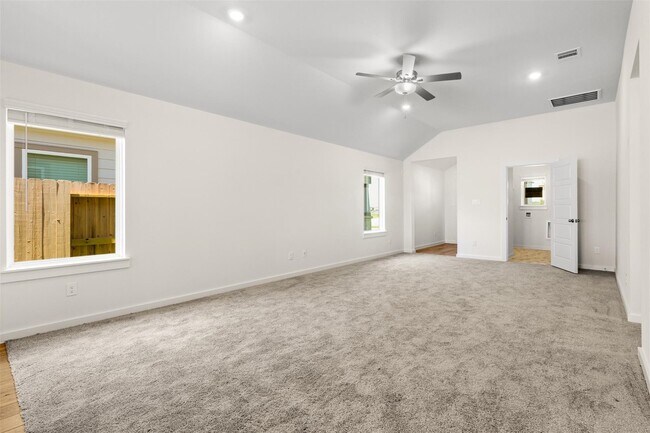 Building Photo - 6643 Escondido Dr
