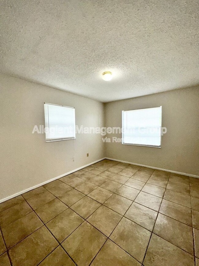 Building Photo - 705 Michigan Ct