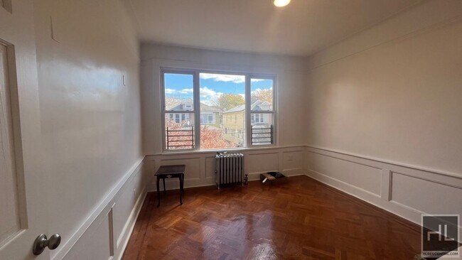 Foto del edificio - GUT RENOVATED  SUNNY 2 BEDROOMS EAST 45 ST...