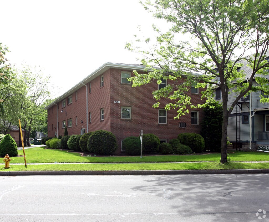 Primary Photo - 1298 Culver Rd