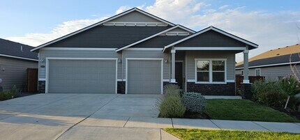 Building Photo - 2563 NW Elm Pl