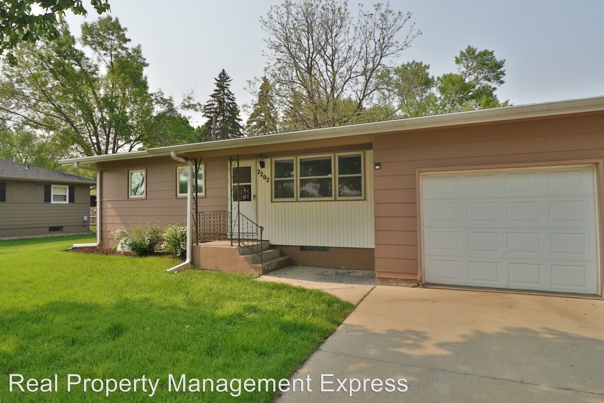 Foto principal - 3 br, 1.5 bath House - 2202 W 39th Street