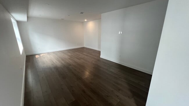 Building Photo - 131 Adelphi Ave