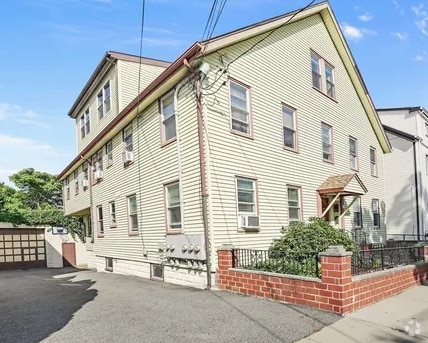 Building Photo - 376 Prospect St