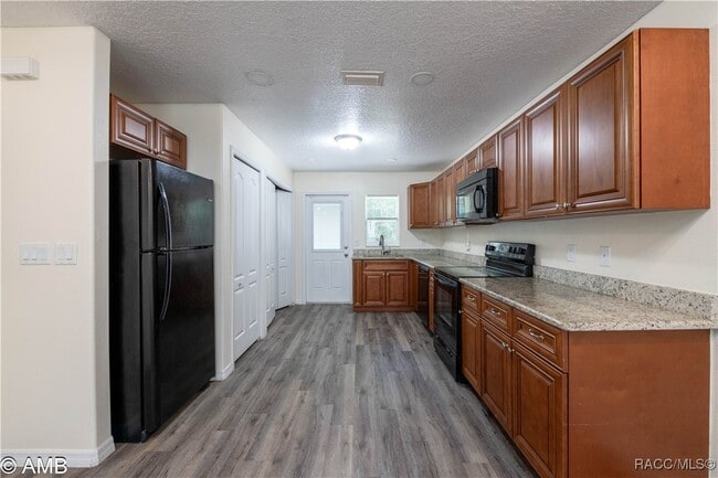 Building Photo - 9374 N Peachtree Way