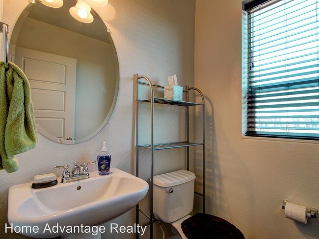 Building Photo - 2 br, 1.5 bath House - 10334 E 29th Dr