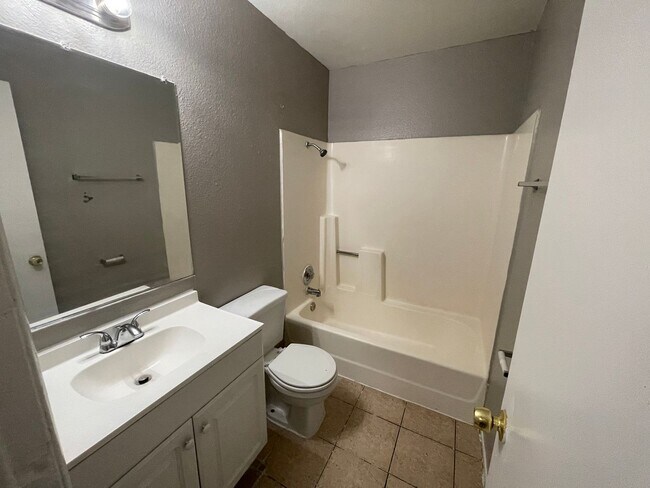 Foto del edificio - 1309 E McDonald Ave