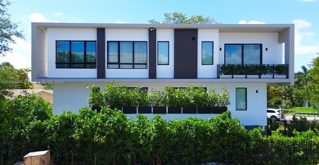 Foto del edificio - 1003 NE Little River Dr