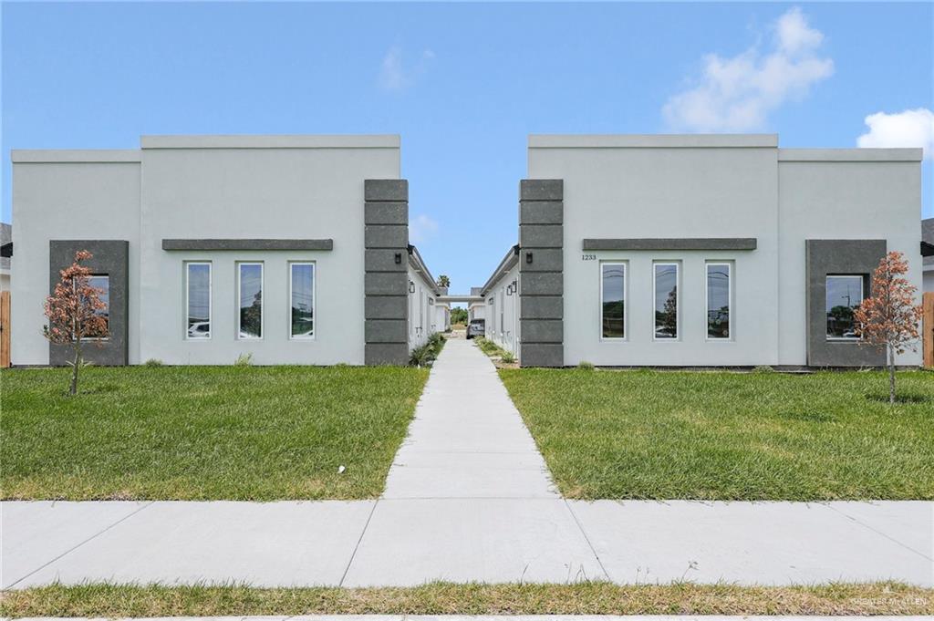 Building Photo - 4 Country Club Dr