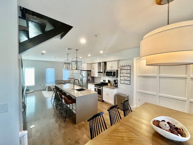 Photo - 2002 Moyamensing Ave House