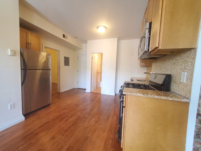 Building Photo - 221 Pacific Ave