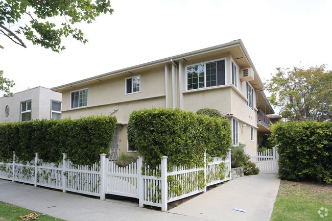Building Photo - 336 S Rexford Dr
