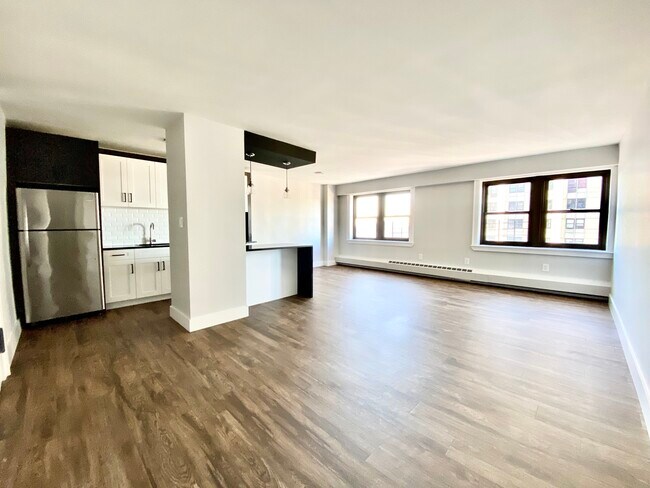 Building Photo - 1370 St Nicholas Ave
