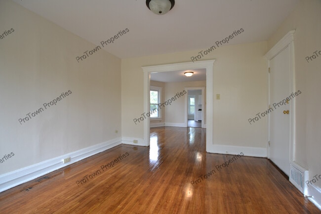 Building Photo - 207 Bridge St