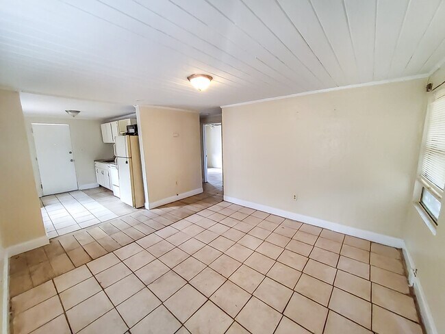 Building Photo - 1214 Gillespie Ave