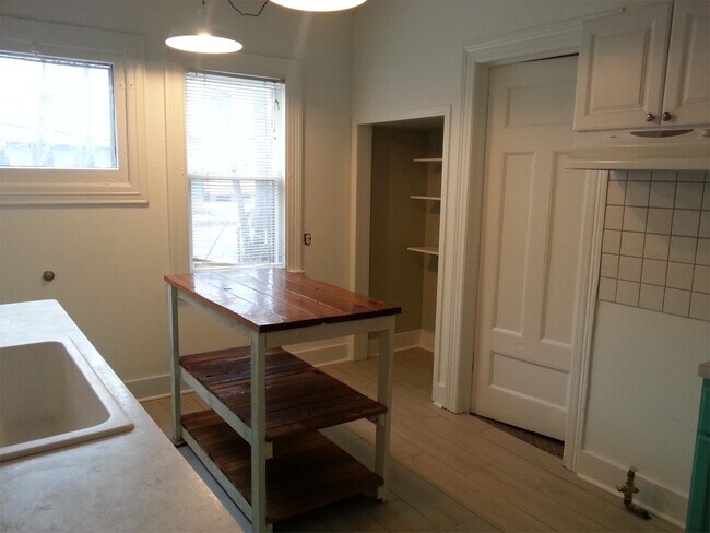 Building Photo - 342 Averill Ave