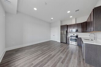 Building Photo - 660 Grand St