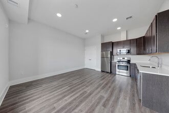 Building Photo - 660 Grand St