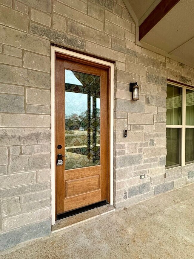 Building Photo - Stunning 3/2/2 on the Outskirts of Lindale!