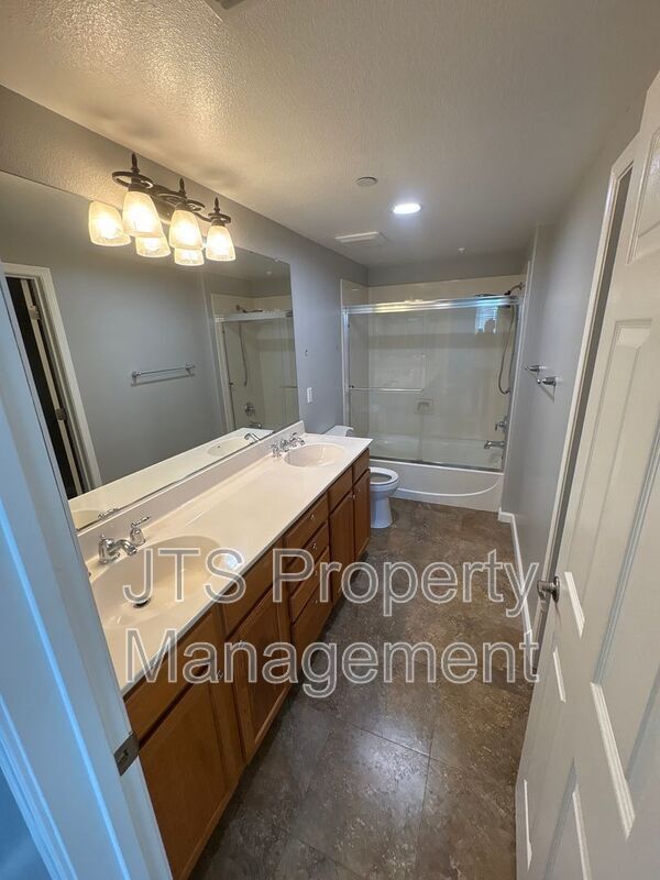 Foto del edificio - 12400 Fair Oaks Blvd