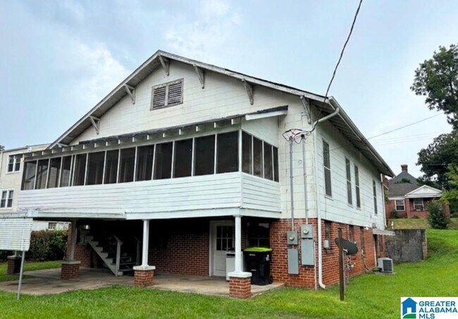 Building Photo - 302 E Coffee St