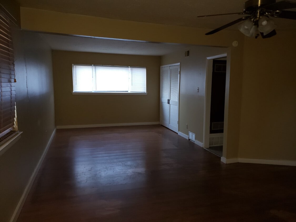 Primary Photo - 30 N Idlewild St