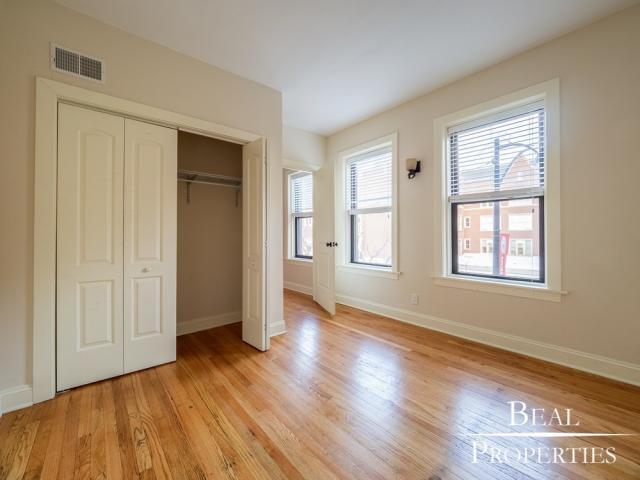 Building Photo - 2 bedroom in CHICAGO IL 60613