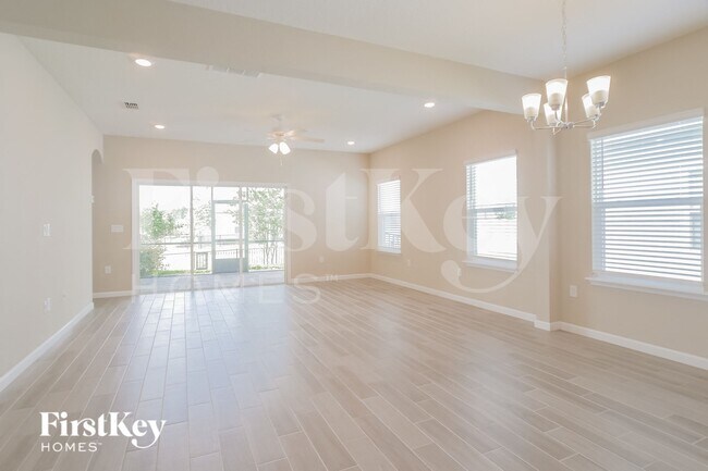 Foto del edificio - 332 Stone Arbor Ln